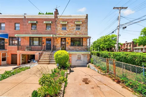 3885 Paulding Avenue