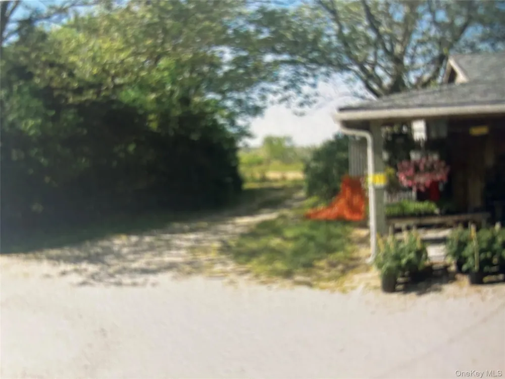 4042 Sound Avenue Riverhead, NY 11901