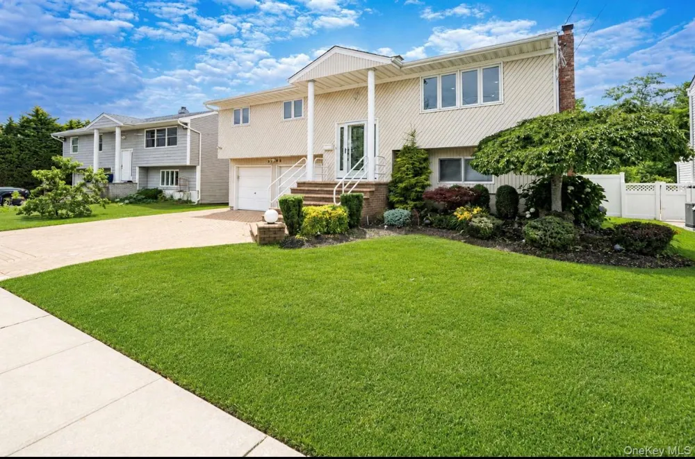 3824 Illona Lane Oceanside, NY 11572