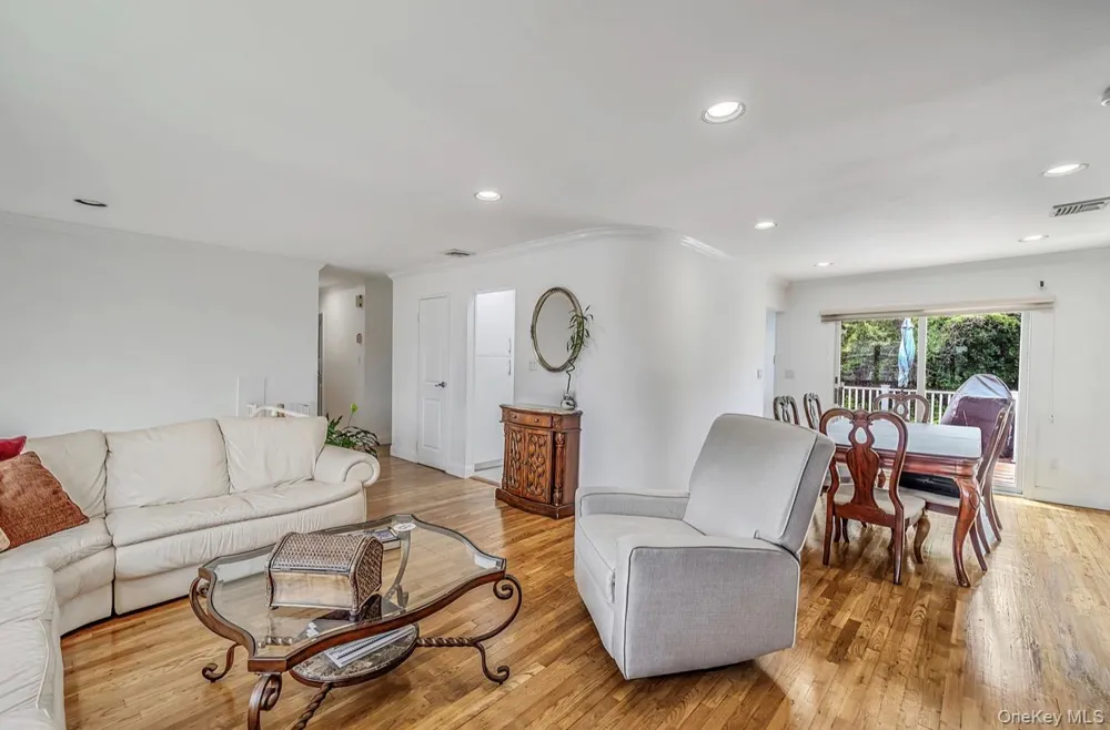 3824 Illona Lane Oceanside, NY 11572