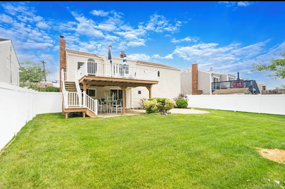 3824 Illona Lane Oceanside, NY 11572
