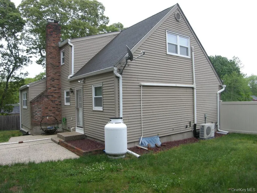 43 Washington Heights Street Selden, NY 11784