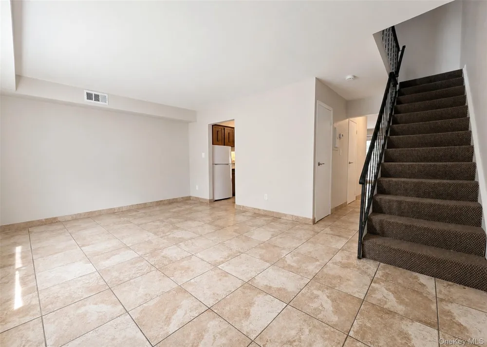 136 Hill Crescent Calverton, NY 11933