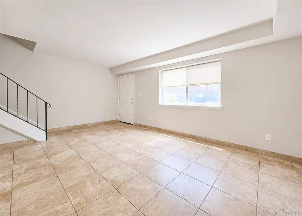 136 Hill Crescent Calverton, NY 11933