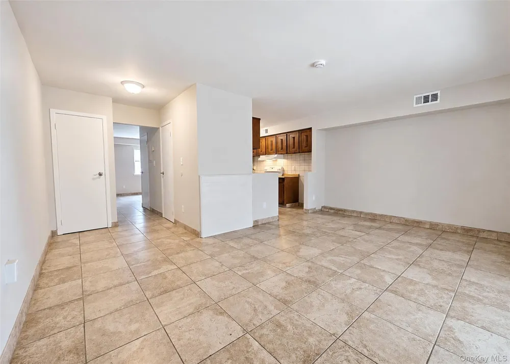 136 Hill Crescent Calverton, NY 11933