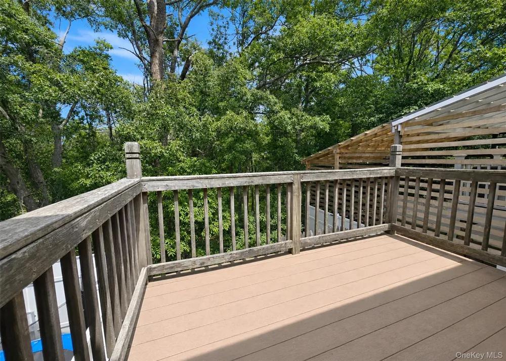 136 Hill Crescent Calverton, NY 11933