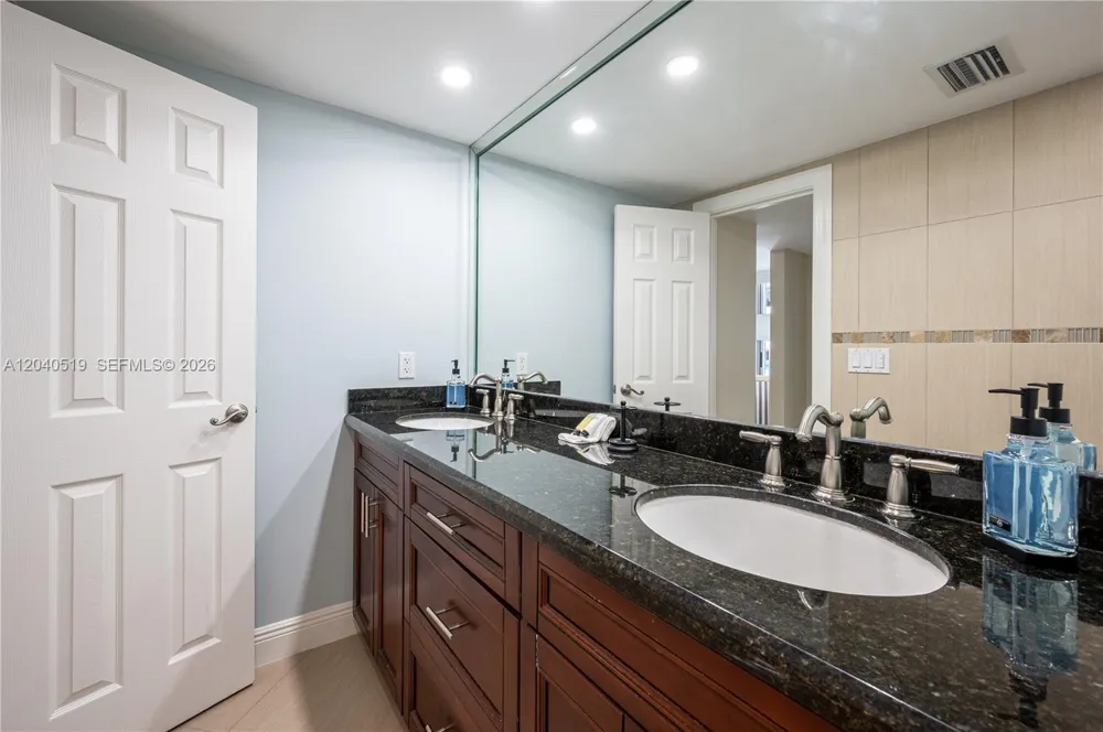 4001 S Ocean Dr #9J Hollywood, FL 33019