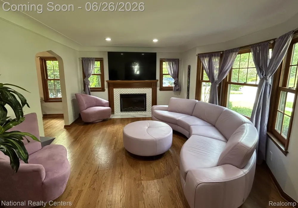 169 McKinley Avenue Grosse Pointe Farms City, MI 48236