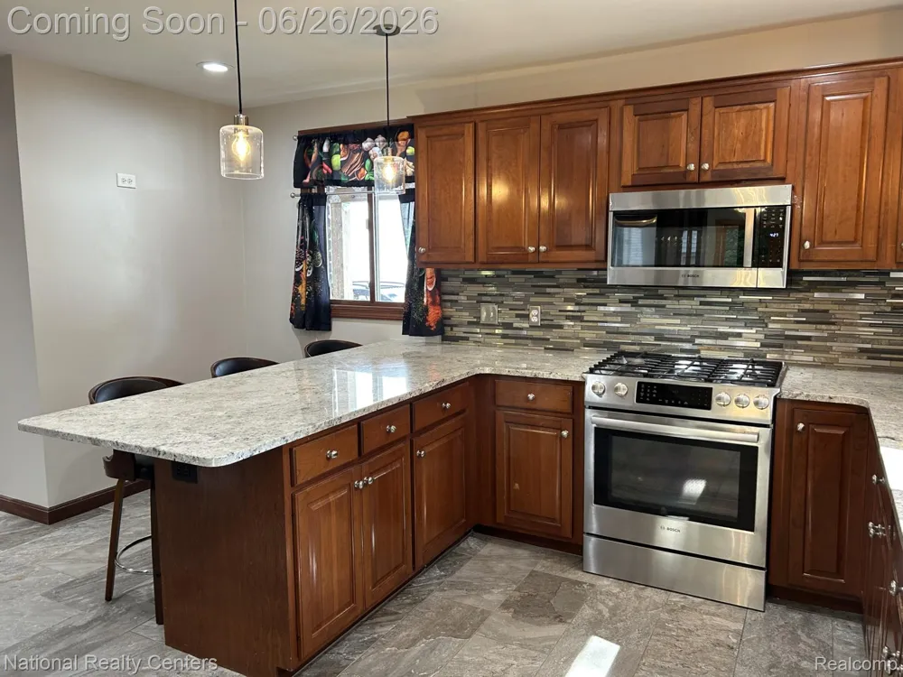 169 McKinley Avenue Grosse Pointe Farms City, MI 48236