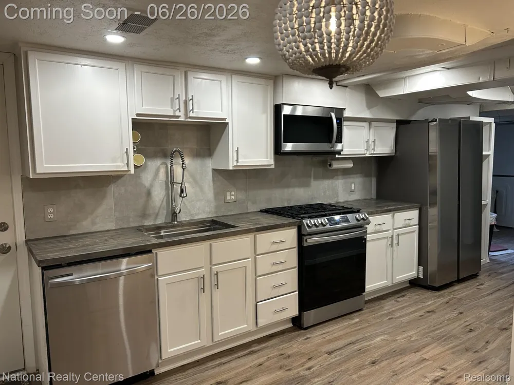 169 McKinley Avenue Grosse Pointe Farms City, MI 48236