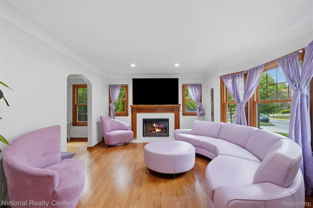 169 McKinley Avenue Grosse Pointe Farms City, MI 48236