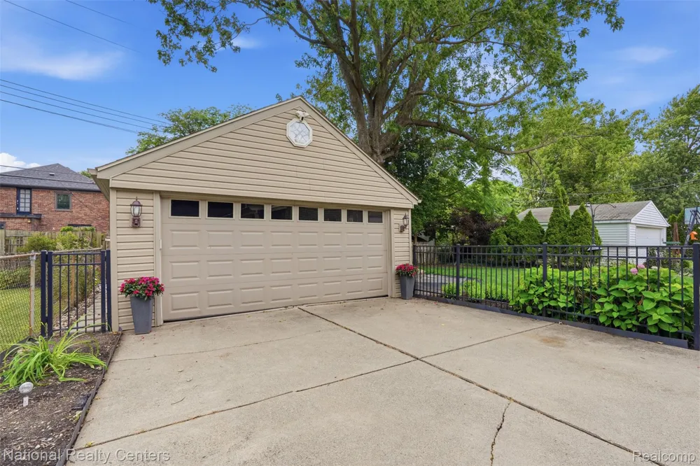 169 McKinley Avenue Grosse Pointe Farms City, MI 48236
