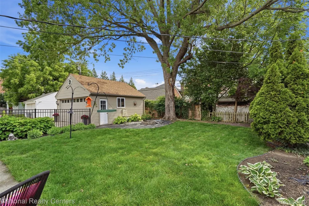 169 McKinley Avenue Grosse Pointe Farms City, MI 48236