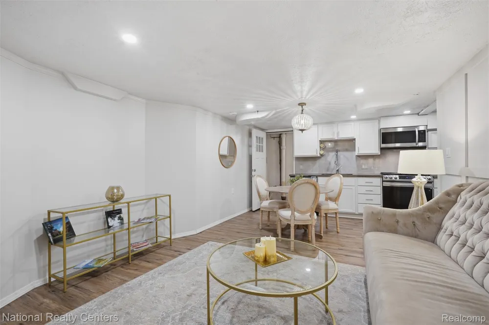 169 McKinley Avenue Grosse Pointe Farms City, MI 48236