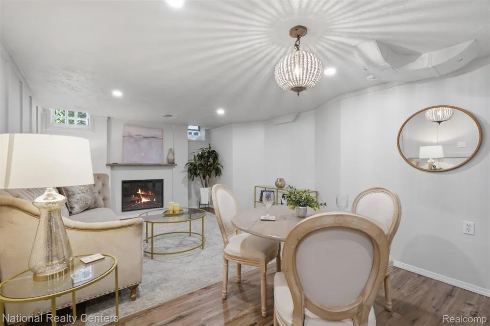 169 McKinley Avenue Grosse Pointe Farms City, MI 48236