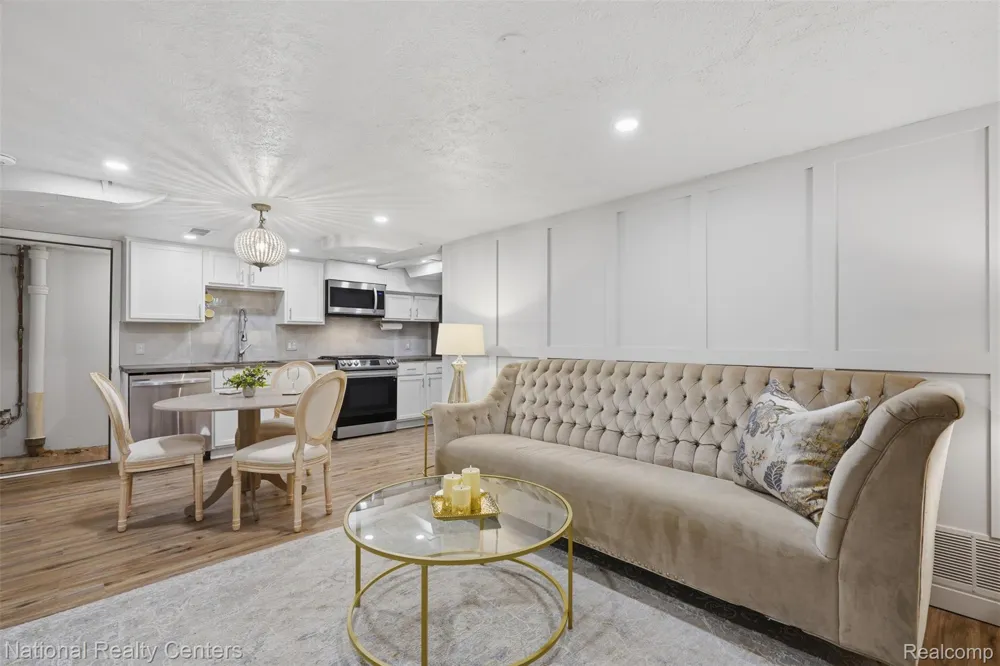 169 McKinley Avenue Grosse Pointe Farms City, MI 48236