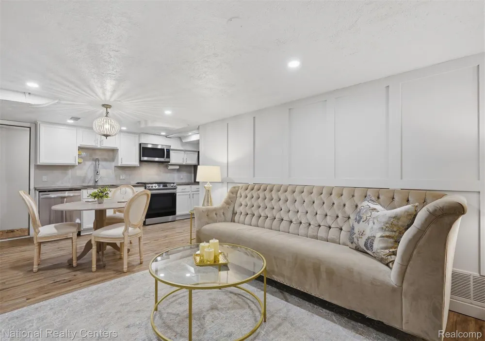 169 McKinley Avenue Grosse Pointe Farms City, MI 48236