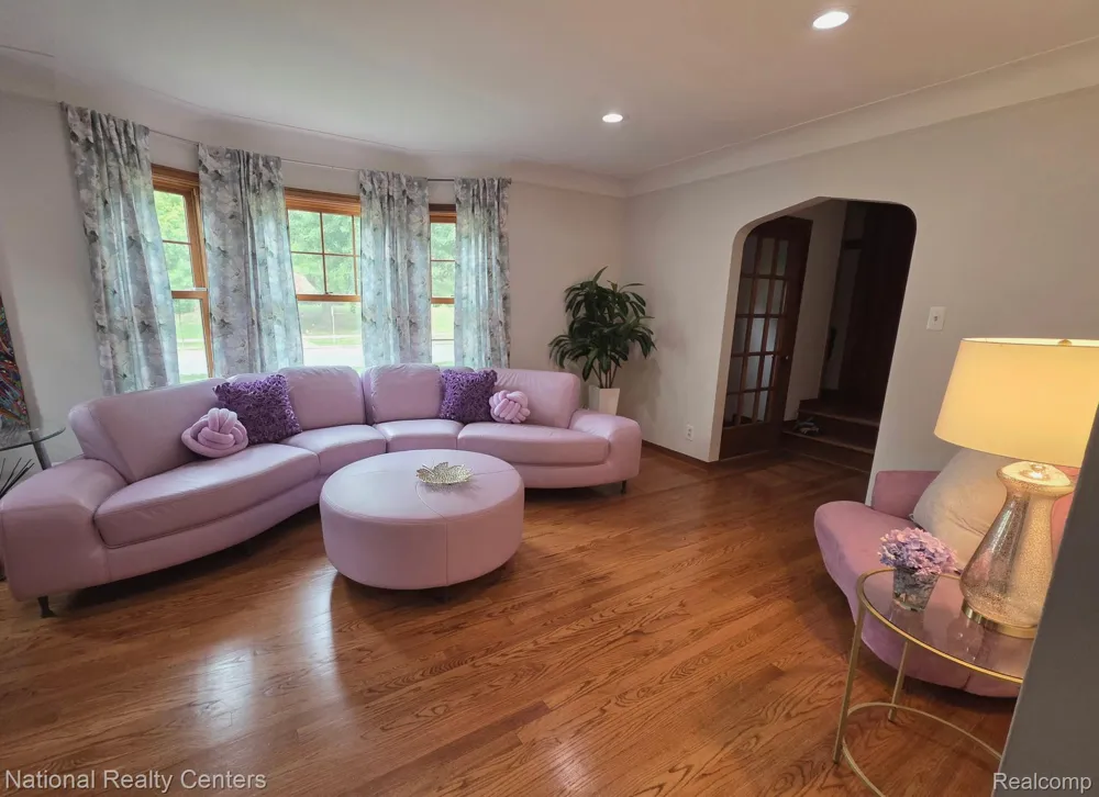 169 McKinley Avenue Grosse Pointe Farms City, MI 48236
