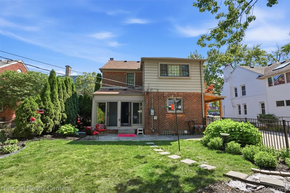 169 McKinley Avenue Grosse Pointe Farms City, MI 48236