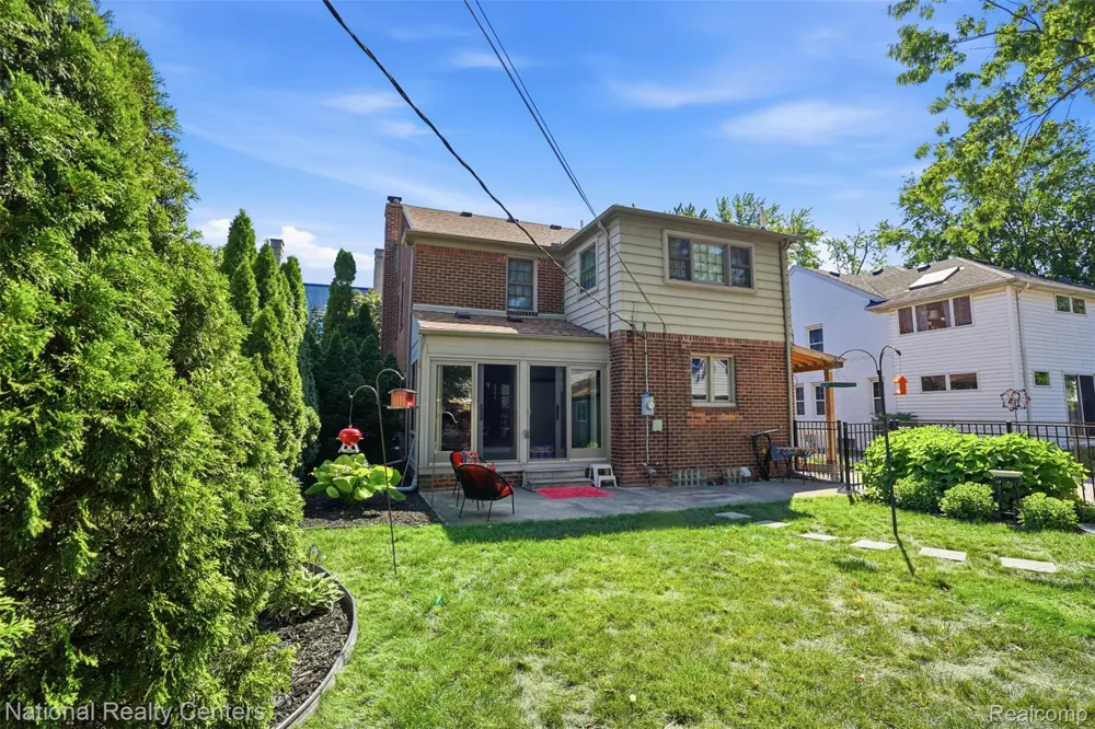169 McKinley Avenue Grosse Pointe Farms City, MI 48236