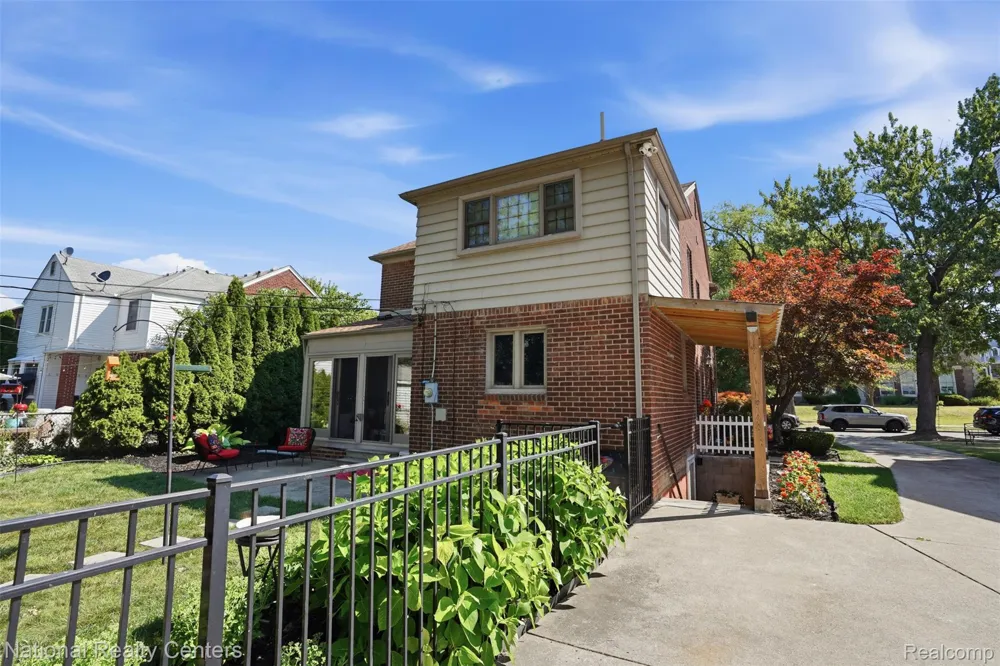 169 McKinley Avenue Grosse Pointe Farms City, MI 48236