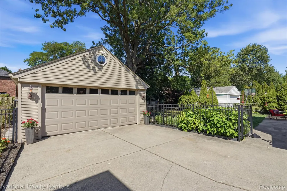 169 McKinley Avenue Grosse Pointe Farms City, MI 48236