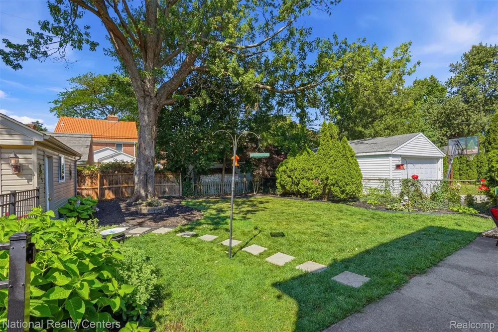 169 McKinley Avenue Grosse Pointe Farms City, MI 48236