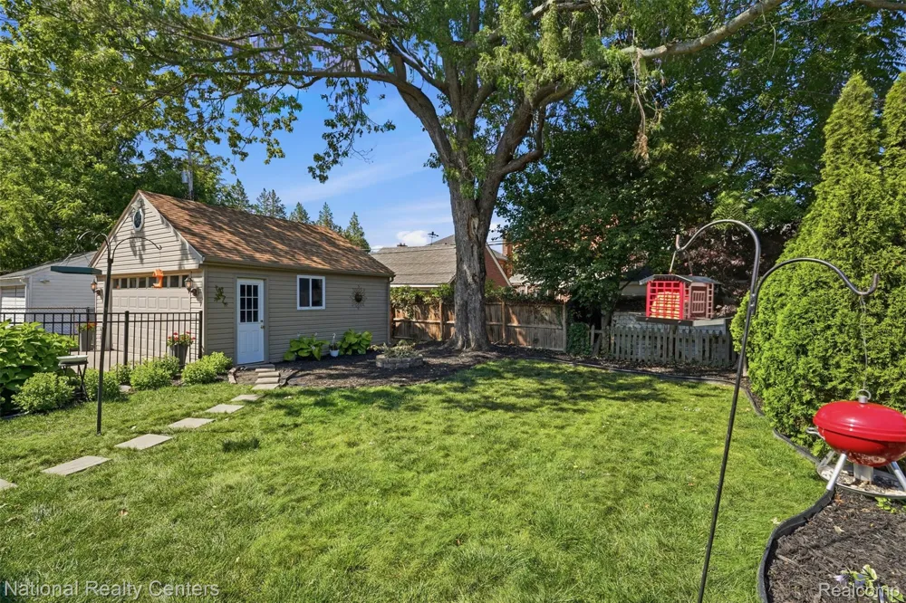 169 McKinley Avenue Grosse Pointe Farms City, MI 48236