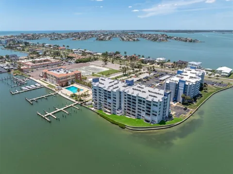 450 TREASURE ISLAND CAUSEWAY #102