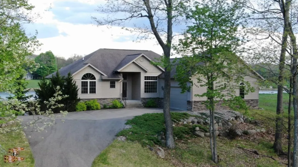 9482 Stonebridge Canadian Lakes, MI 49346