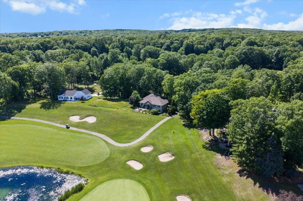 9482 Stonebridge Canadian Lakes, MI 49346