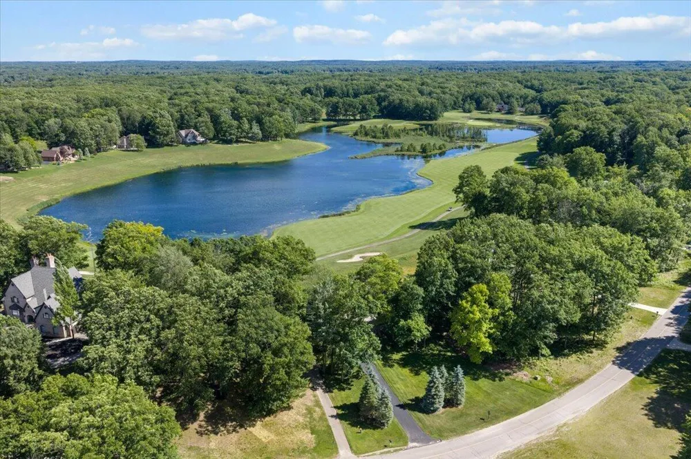 9482 Stonebridge Canadian Lakes, MI 49346