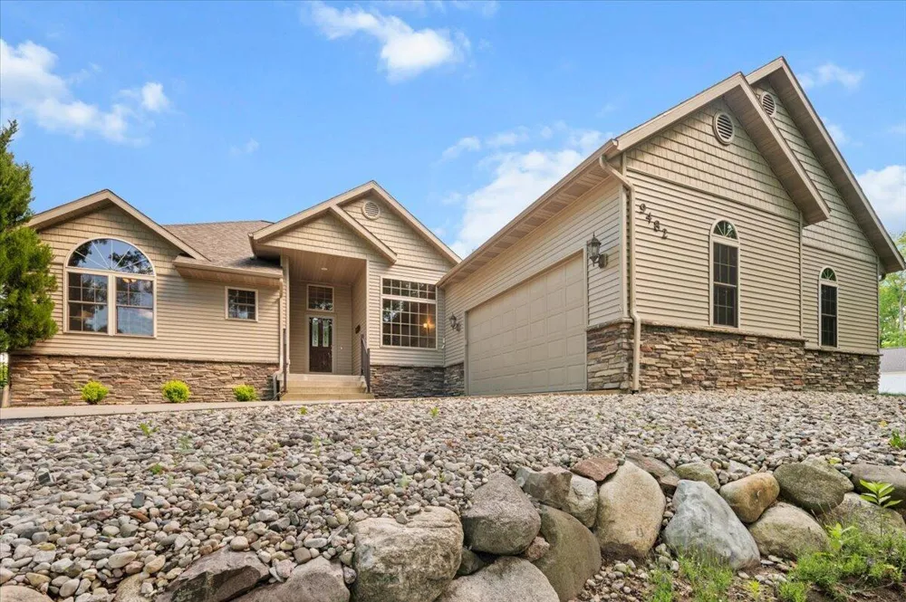 9482 Stonebridge Canadian Lakes, MI 49346