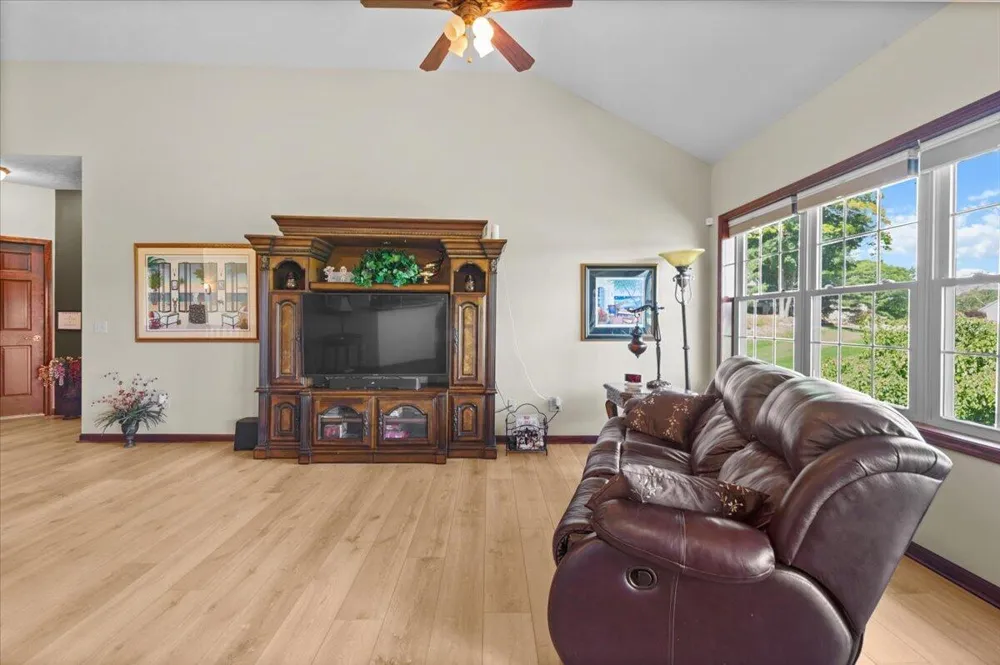 9482 Stonebridge Canadian Lakes, MI 49346
