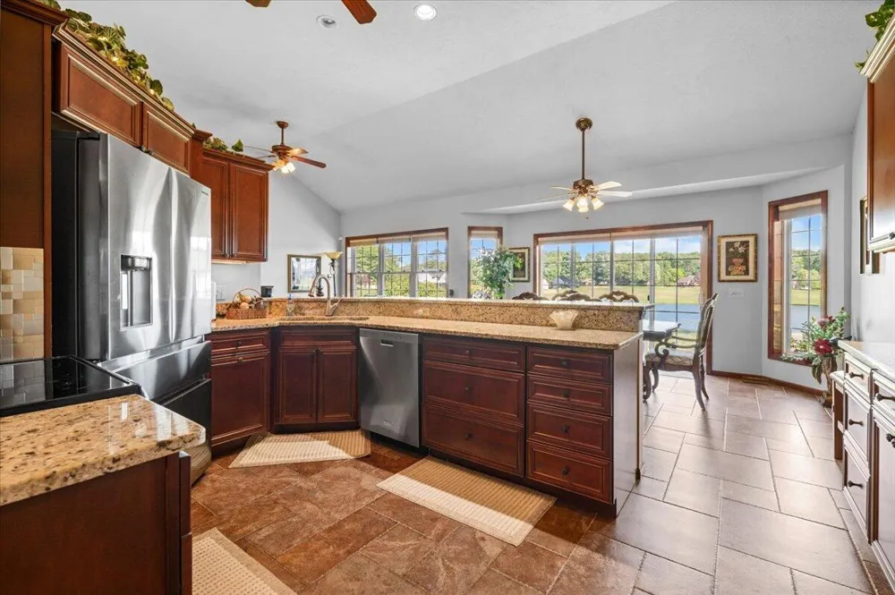 9482 Stonebridge Canadian Lakes, MI 49346
