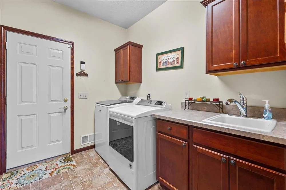 9482 Stonebridge Canadian Lakes, MI 49346