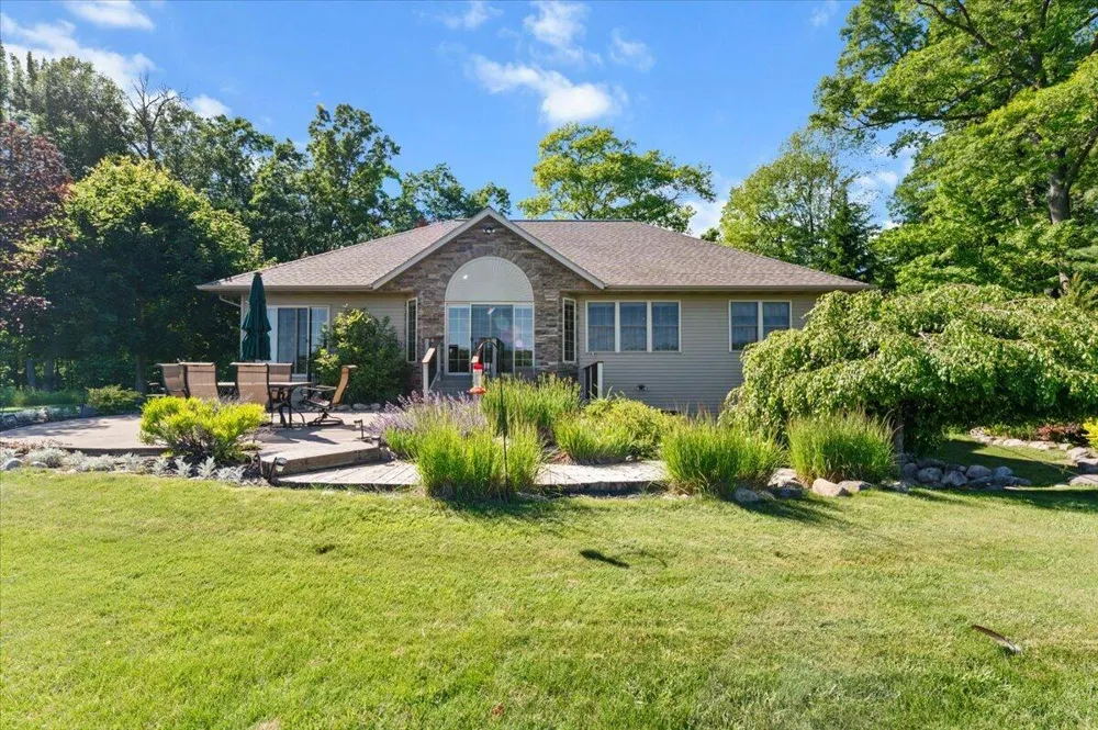 9482 Stonebridge Canadian Lakes, MI 49346
