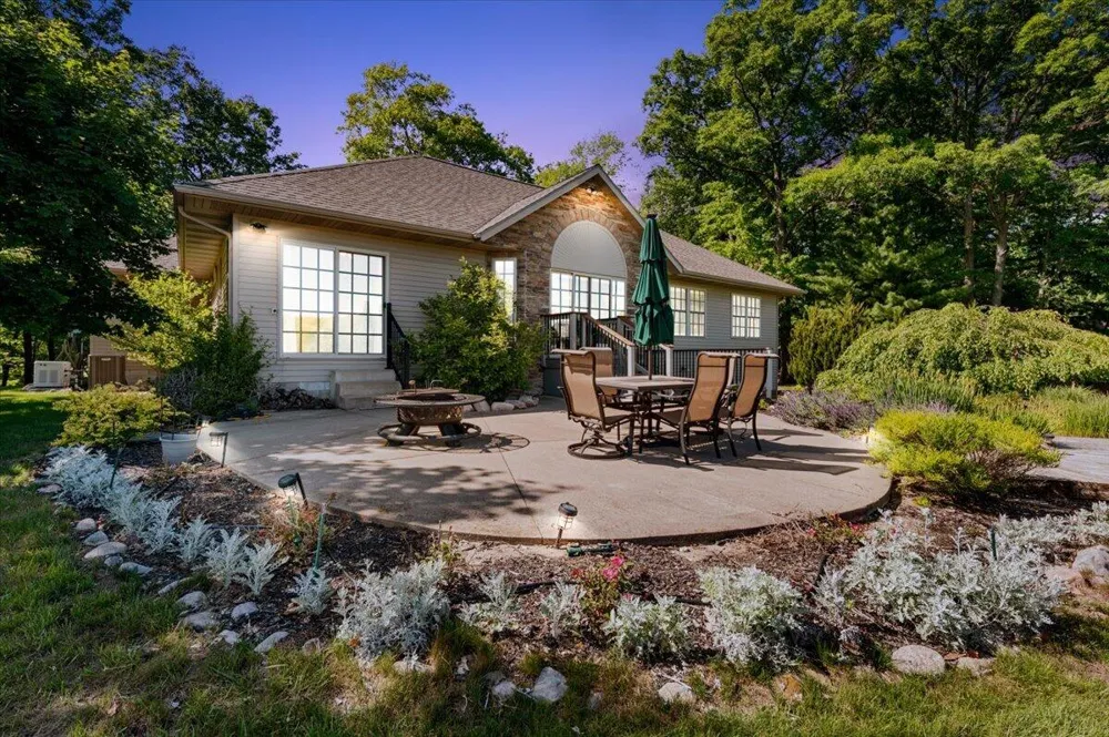 9482 Stonebridge Canadian Lakes, MI 49346