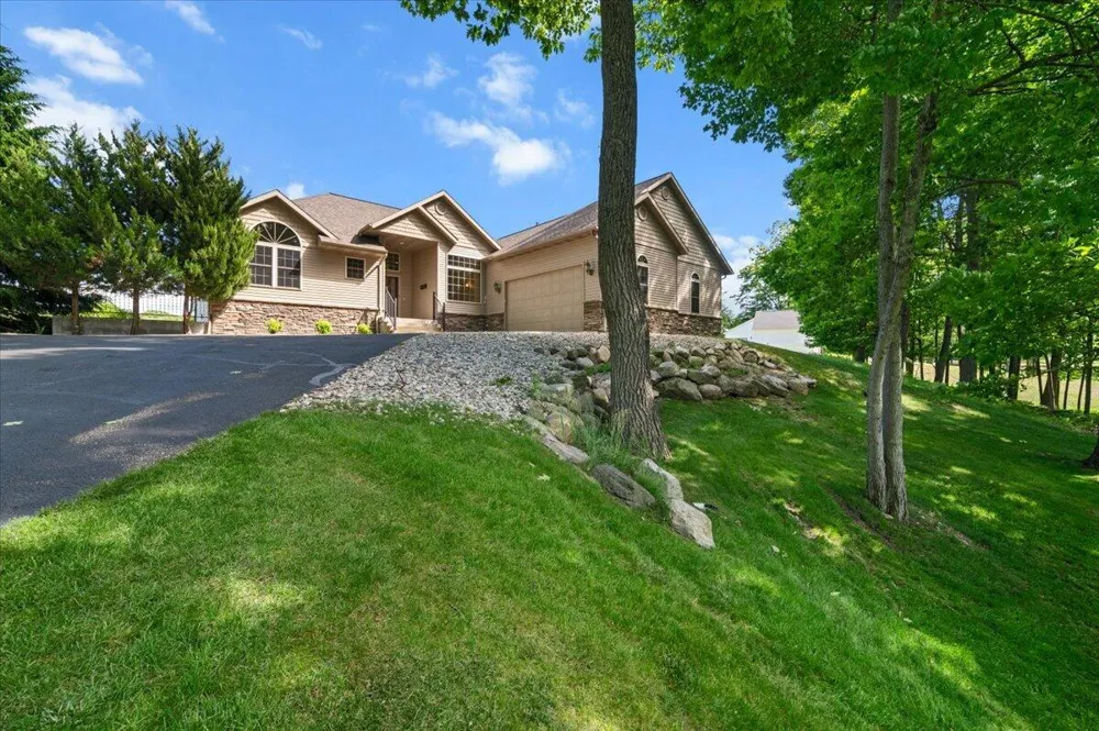 9482 Stonebridge Canadian Lakes, MI 49346