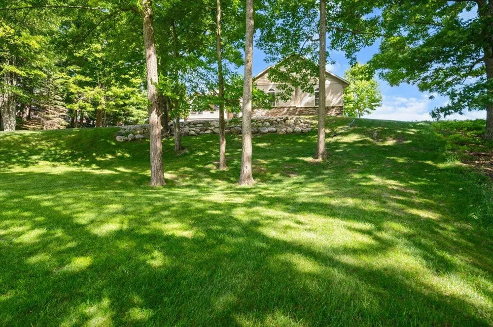 9482 Stonebridge Canadian Lakes, MI 49346