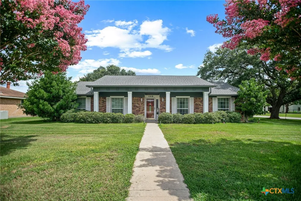 300 Green Avenue Palacios, TX 77465