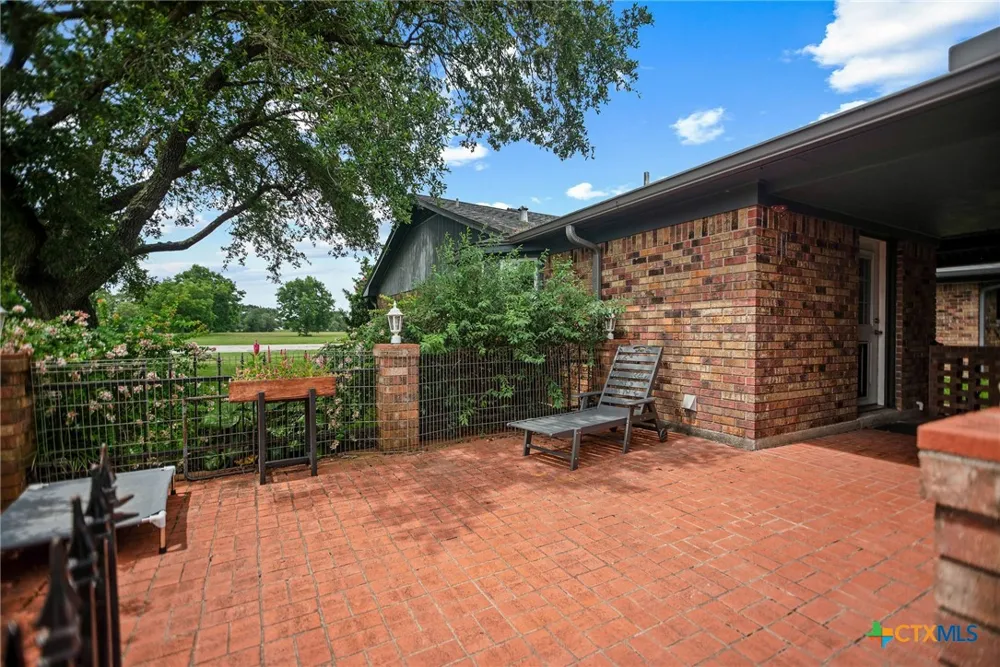 300 Green Avenue Palacios, TX 77465