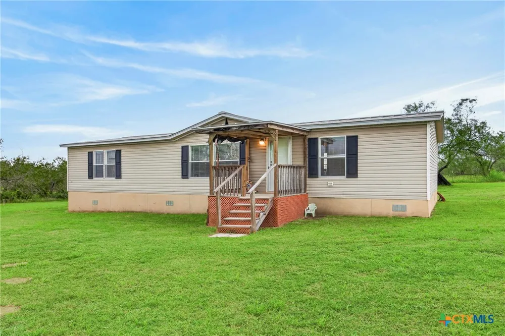 1340 County Road 344 Gonzales, TX 78629