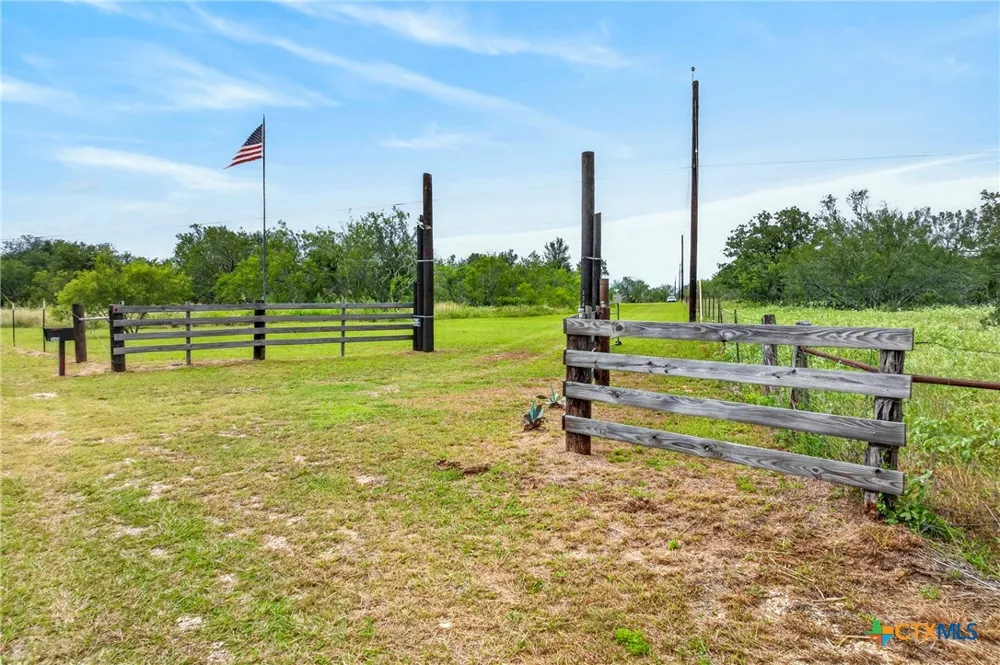 1340 County Road 344 Gonzales, TX 78629