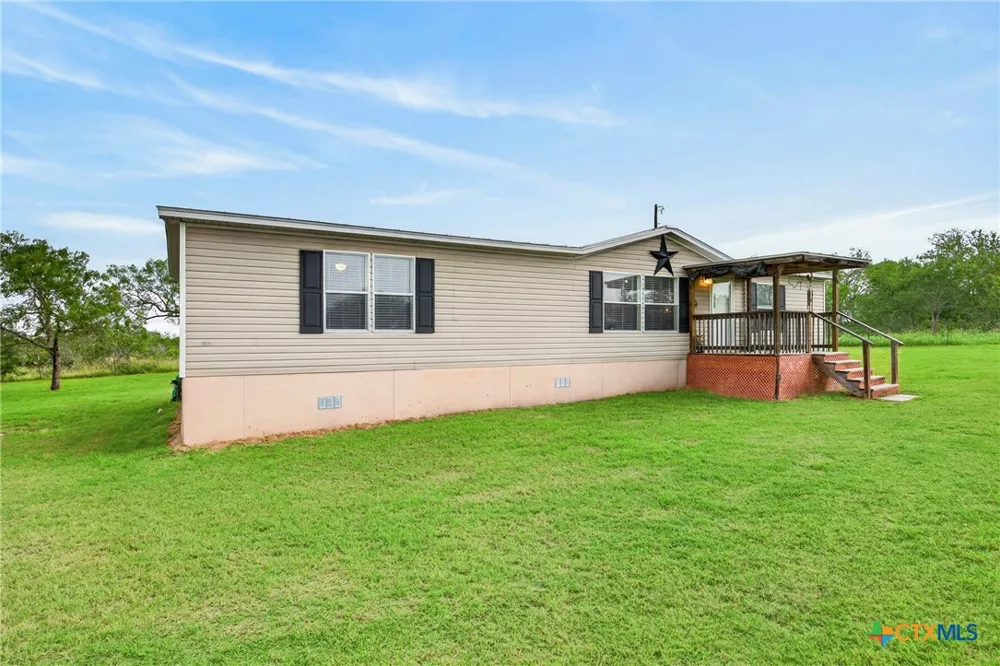 1340 County Road 344 Gonzales, TX 78629