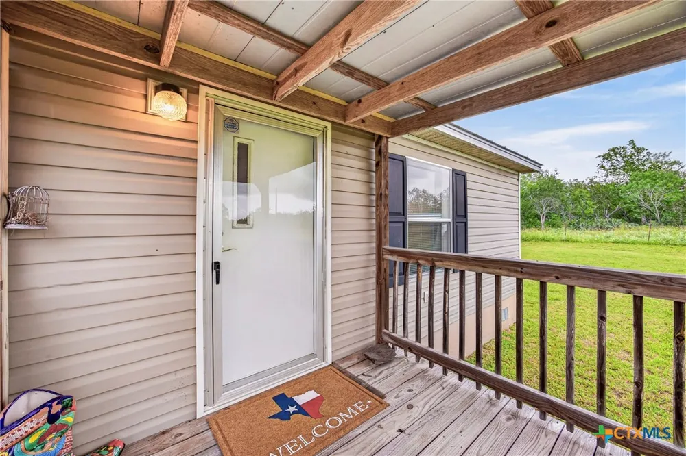 1340 County Road 344 Gonzales, TX 78629