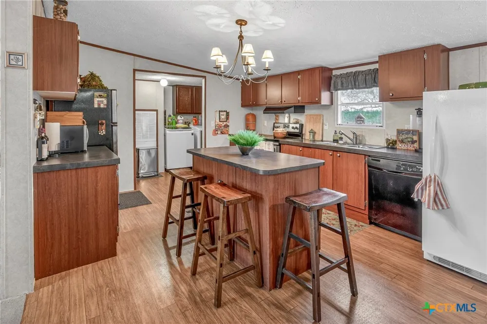 1340 County Road 344 Gonzales, TX 78629