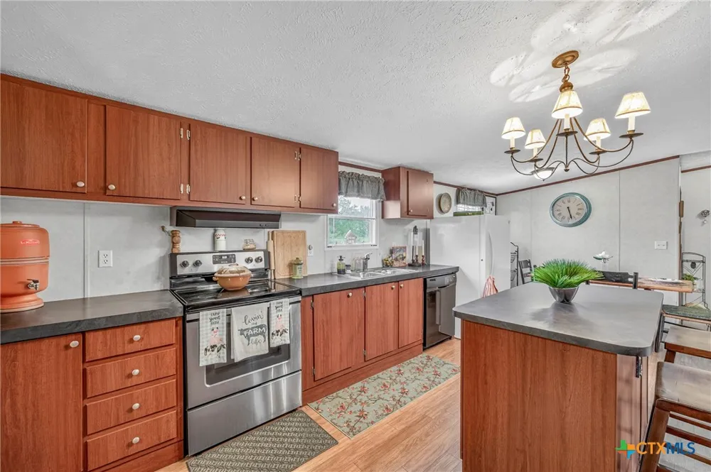 1340 County Road 344 Gonzales, TX 78629