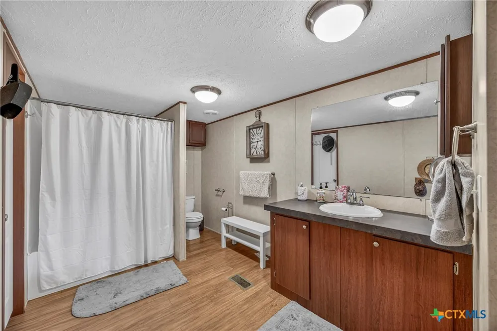 1340 County Road 344 Gonzales, TX 78629