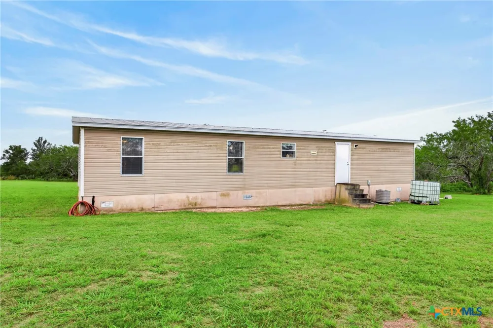 1340 County Road 344 Gonzales, TX 78629
